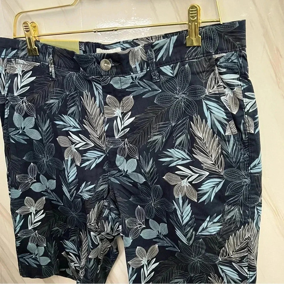 Flat-Front Shorts Linden Stretch Size W 32 Navy Floral 10.5" Inseam Goodfellow - Picture 4 of 7